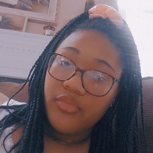 Meet your Posher, Ella